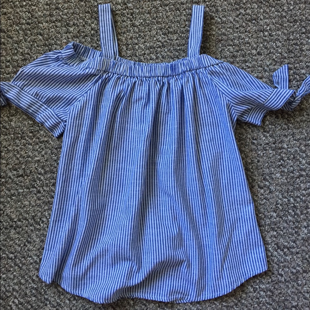 Off the shoulder/strapped blouse